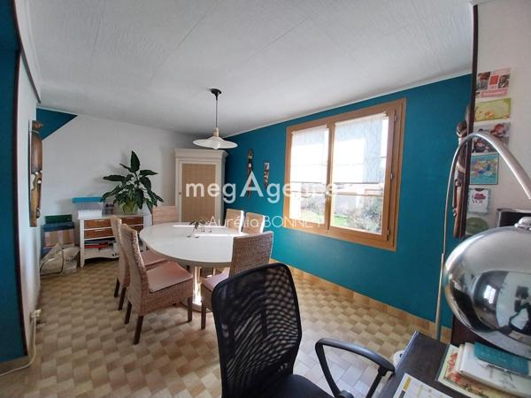 Maison à AUZAT-LA-COMBELLE, 63570 - 7 pièces 100m²