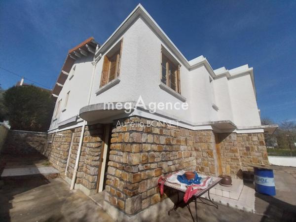 Maison à AUZAT-LA-COMBELLE, 63570 - 7 pièces 100m²