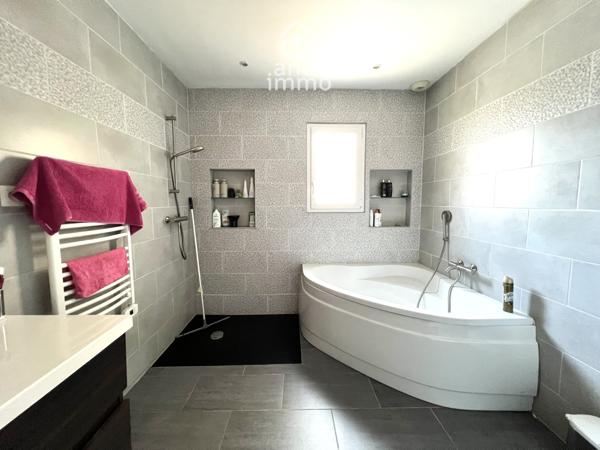 Maison
                                                                                                                                                                                                                                                                                                                        7 pièce(s)                                                                                                                                                                                                          6 chambre(s)                                                                                                                                                                                                          182  m²