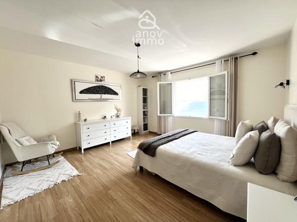 Maison
                                                                                                                                                                                                                                                                                                                        7 pièce(s)                                                                                                                                                                                                          6 chambre(s)                                                                                                                                                                                                          182  m²