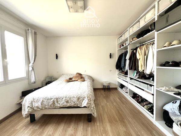 Maison
                                                                                                                                                                                                                                                                                                                        7 pièce(s)                                                                                                                                                                                                          6 chambre(s)                                                                                                                                                                                                          182  m²