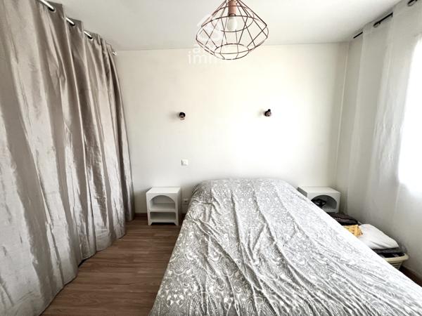 Maison
                                                                                                                                                                                                                                                                                                                        7 pièce(s)                                                                                                                                                                                                          6 chambre(s)                                                                                                                                                                                                          182  m²