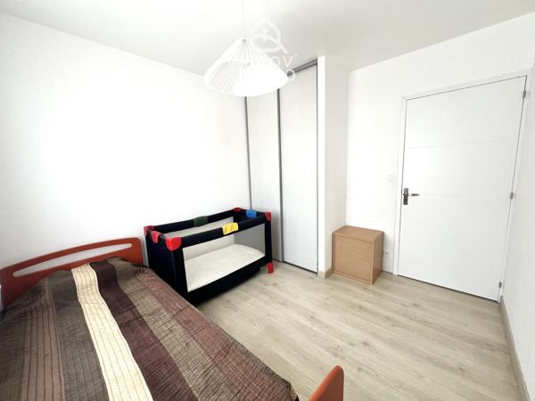 Maison
                                                                                                                                                                                                                                                                                                                        7 pièce(s)                                                                                                                                                                                                          6 chambre(s)                                                                                                                                                                                                          182  m²