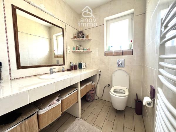 Maison
                                                                                                                                                                                                                                                                                                                        7 pièce(s)                                                                                                                                                                                                          6 chambre(s)                                                                                                                                                                                                          182  m²