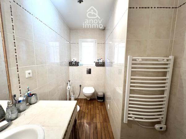 Maison
                                                                                                                                                                                                                                                                                                                        7 pièce(s)                                                                                                                                                                                                          6 chambre(s)                                                                                                                                                                                                          182  m²