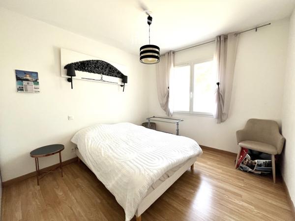 Maison
                                                                                                                                                                                                                                                                                                                        7 pièce(s)                                                                                                                                                                                                          6 chambre(s)                                                                                                                                                                                                          182  m²