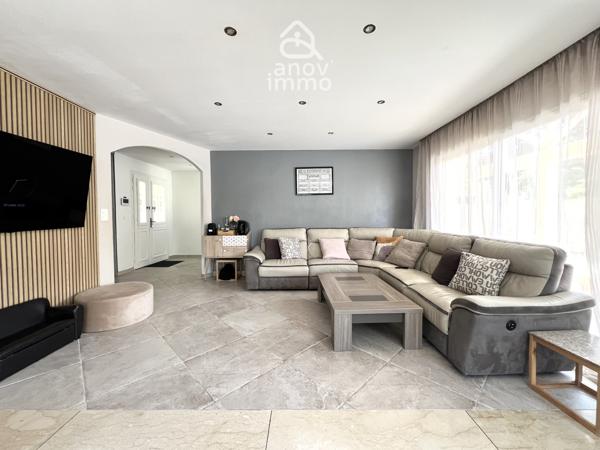 Maison
                                                                                                                                                                                                                                                                                                                        7 pièce(s)                                                                                                                                                                                                          6 chambre(s)                                                                                                                                                                                                          182  m²