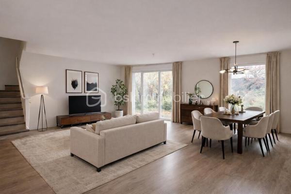 Duplex T5 de 107 m² avec jardin privatif – Les Villas d’Oz (2012)



Dans la résidence  Les Villas d’Oz (2012), découvrez ce superbe duplex T5 de 107 m² habitables avec jardin privatif de 140 m² et deux places de parking en sous-sol. Idéalement situé à proximité des écoles, des transports, de la gare et des commerces.



Rez-de-chaussée :

Entrée avec placard
Salle d’eau avec WC
Cuisine
Grand séjour lumineux de 37m² ouvrant sur une terrasse  et le jardin


Étage :

Quatre chambres dont une avec grand dressing
Une chambre avec balcon et une autre avec terrasse
 Salle de bain avec double vasque et sèche serviettes et WC


Ce bien lumineux et fonctionnel offre un cadre de vie parfait pour une famille à la