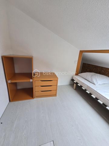 appartement refait a neuf dans résidence sécurisé avec gardien a j'année ,piscine, local vélo, a 900 m de la mer au bord de l'étang possibilité de mettre un bateau ( en supplément avec la capitainerie) une vue imprenable sur le Canigou avec le couché de soleil et beaucoup d'autres prestation a visité rapidement