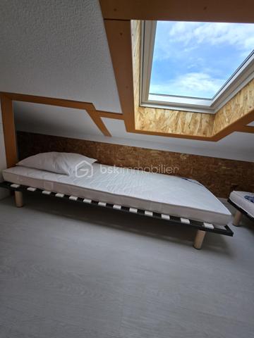 appartement refait a neuf dans résidence sécurisé avec gardien a j'année ,piscine, local vélo, a 900 m de la mer au bord de l'étang possibilité de mettre un bateau ( en supplément avec la capitainerie) une vue imprenable sur le Canigou avec le couché de soleil et beaucoup d'autres prestation a visité rapidement