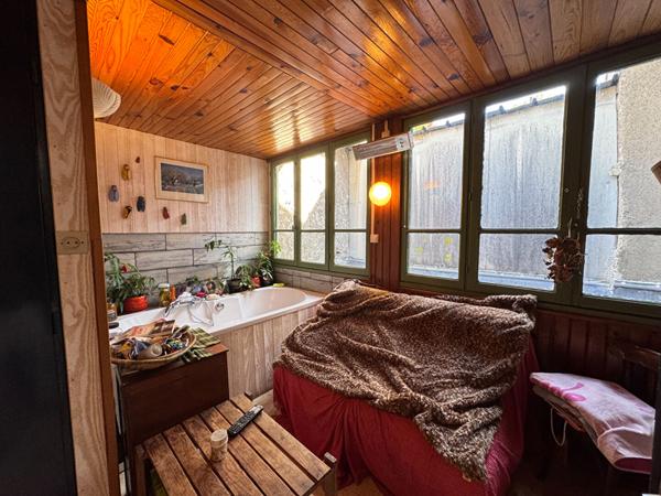 Maison avec local commercial - Ancien bar au coeur d'Orléans - 170m²