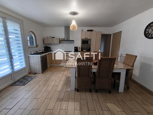 Maison de plain-pied rénovée avec goût, au calme et sans aucun travaux à prévoir.