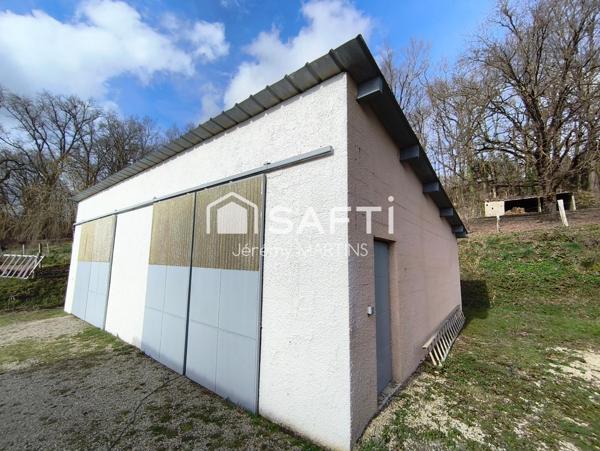 Maison de plain-pied rénovée avec goût, au calme et sans aucun travaux à prévoir.