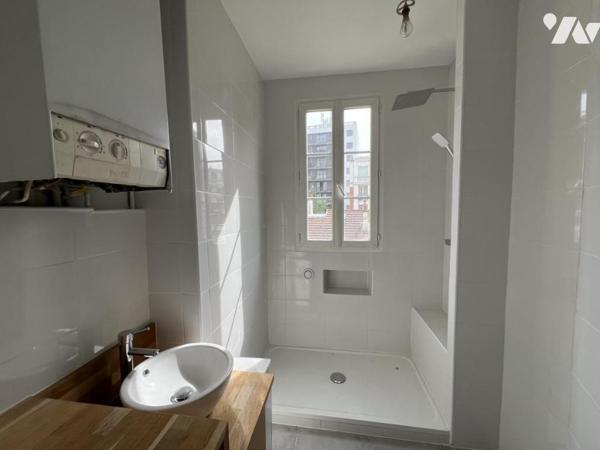 Paris 14e – Appartement de caractère au calme absolu, moulures et cheminées.