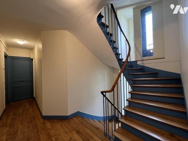 Paris 14e – Appartement de caractère au calme absolu, moulures et cheminées.