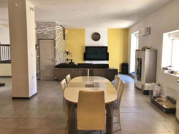 Grande maison rénovée avec fort potentiel d'activité professionnelle – Emplacement stratégique entre Carcassonne et Narbonne