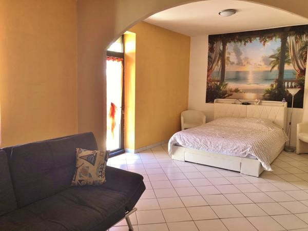 Grande maison rénovée avec fort potentiel d'activité professionnelle – Emplacement stratégique entre Carcassonne et Narbonne