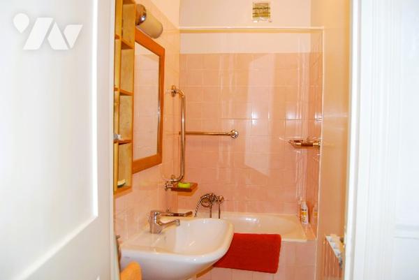 SAINT-CLOUD - CENTRE - Appartement 4 pièces, salon, salle à manger, 2 chambres