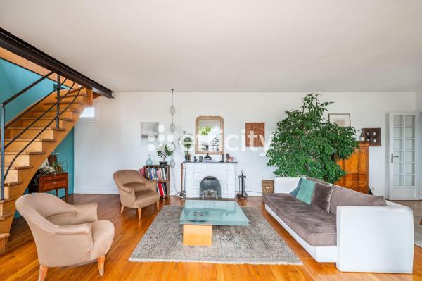 Appartement
         5 pièces
        - 147 m² Bien prestige 1 890 000 € *