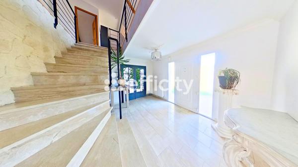 Maison 9 pièces - 230 m²