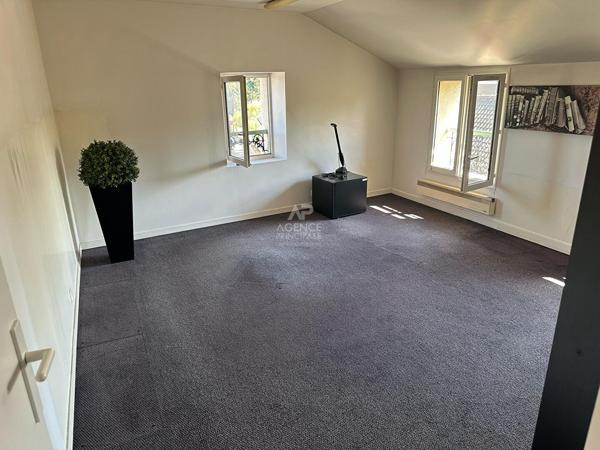 Appartement Le Mesnil Le Roi 2 pièce(s) 48.56 m2 - église 199 000 € **  - Référence  13517
