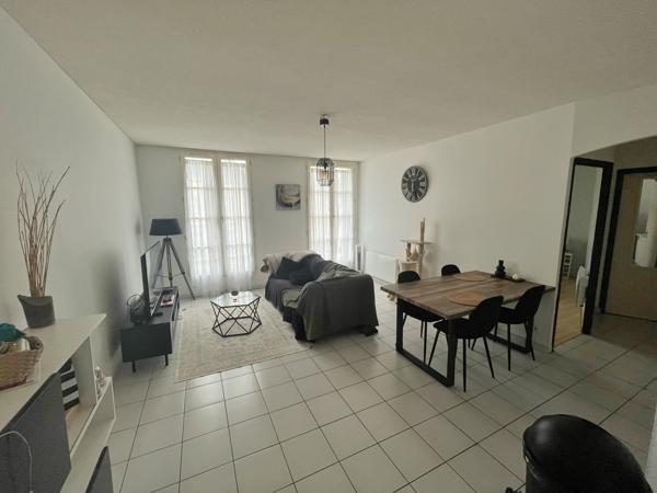 Appartement
                                                                                                                                                                                                                                                                                                                        2 pièce(s)                                                                                                                                                                                                          1 chambre(s)                                                                                                                                                                                                          43  m²