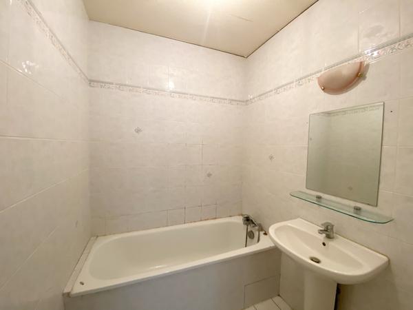 Appartement
                                                                                                                                                                                                                                                                                                                        2 pièce(s)                                                                                                                                                                                                          1 chambre(s)                                                                                                                                                                                                          43  m²