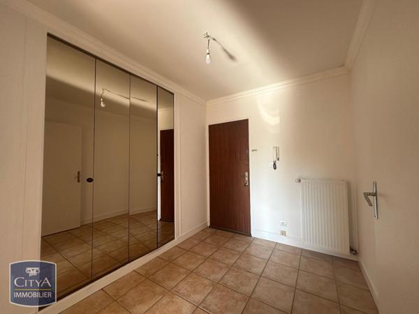Appartement à louer 4 pièces 83m² Chartres (28000)