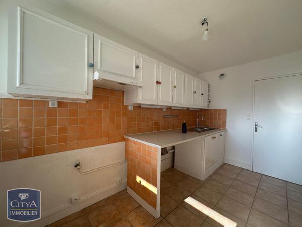 Appartement à louer 4 pièces 83m² Chartres (28000)