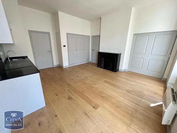 Appartement à louer 2 pièces 36.9m² Toulon (83000)