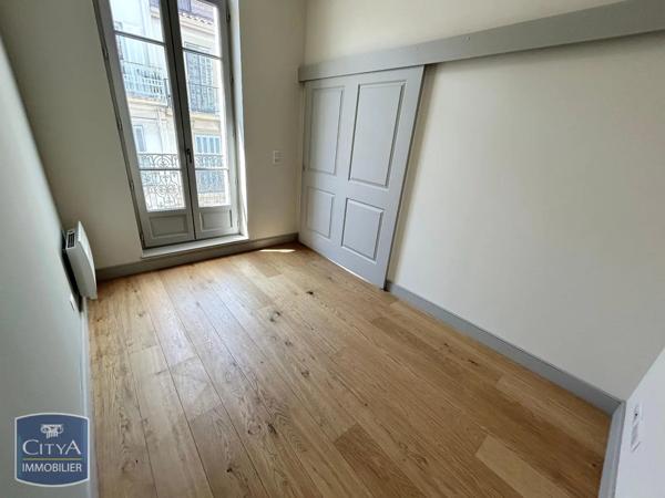 Appartement à louer 2 pièces 36.9m² Toulon (83000)