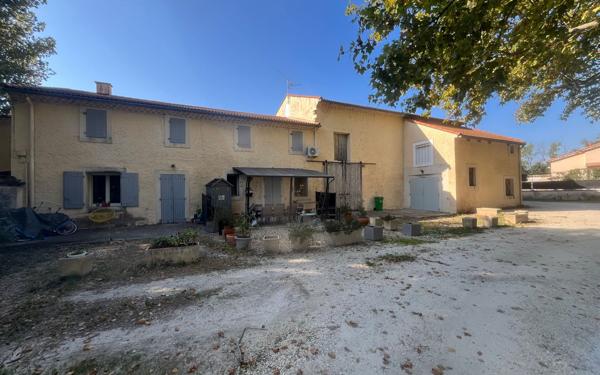 Immeuble à vendre    6 pièces • 164 m2 Montfavet - Avignon