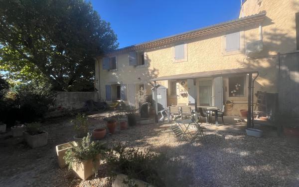 Immeuble à vendre    6 pièces • 164 m2 Montfavet - Avignon