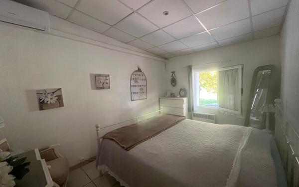 Immeuble à vendre    6 pièces • 164 m2 Montfavet - Avignon