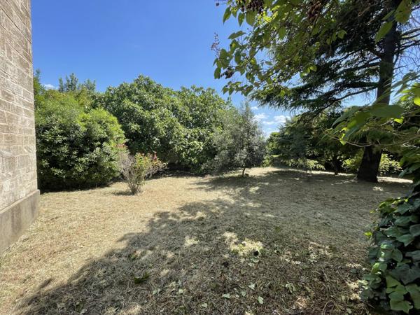 Clermont-l'Hérault (34800) Maison spacieuse avec local commercial loué sur grande parcelle