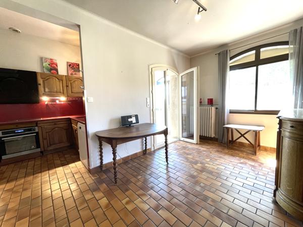 Clermont-l'Hérault (34800) Maison spacieuse avec local commercial loué sur grande parcelle