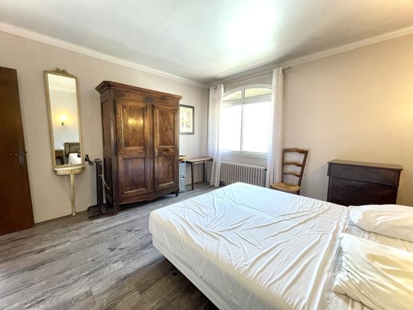 Clermont-l'Hérault (34800) Maison spacieuse avec local commercial loué sur grande parcelle