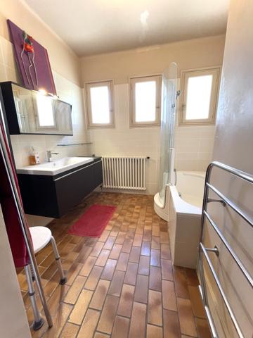 Clermont-l'Hérault (34800) Maison spacieuse avec local commercial loué sur grande parcelle