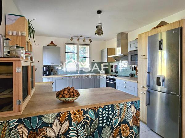 Maison avec une vue panoramique sur la campagne