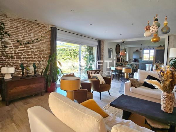 Maison avec une vue panoramique sur la campagne