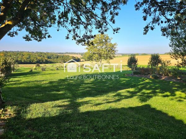 Maison avec une vue panoramique sur la campagne