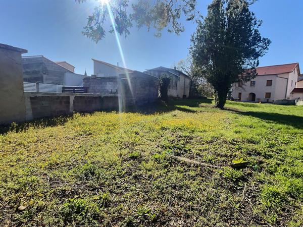 Terrain constructible 658 m2 -Malintrat