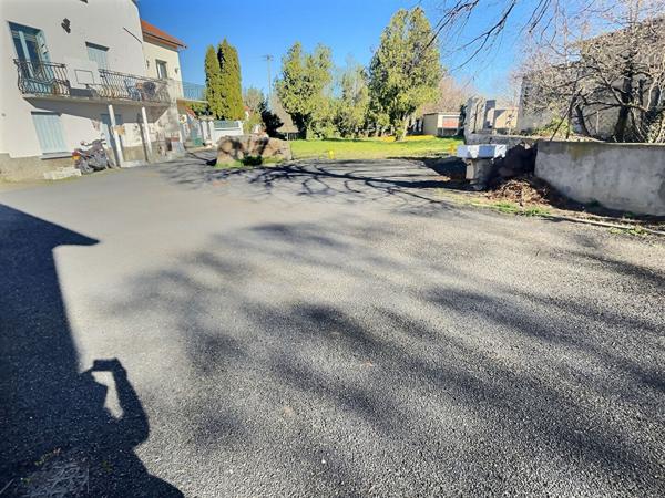Terrain constructible 658 m2 -Malintrat
