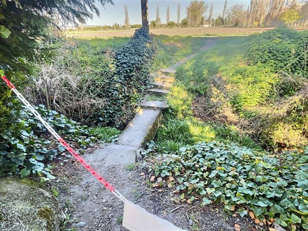 Terrain constructible 658 m2 -Malintrat