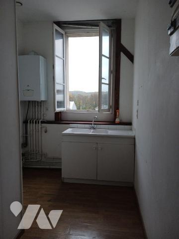 A VENDRE sur le commune de BAR SUR SEINE (Aube), Un appartement de type III en duplex, situé da...
