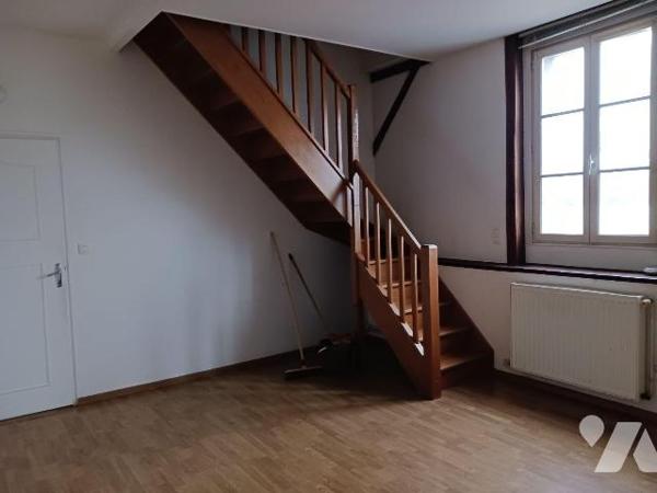 A VENDRE sur le commune de BAR SUR SEINE (Aube), Un appartement de type III en duplex, situé da...