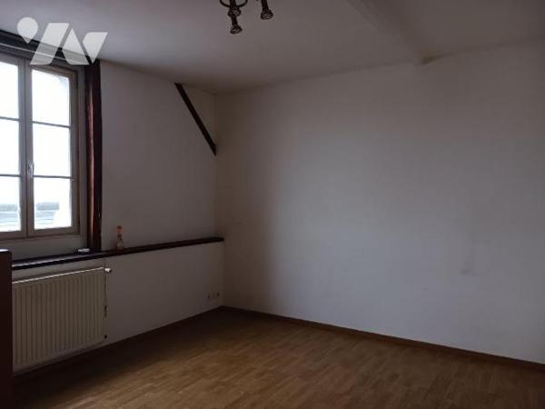 A VENDRE sur le commune de BAR SUR SEINE (Aube), Un appartement de type III en duplex, situé da...