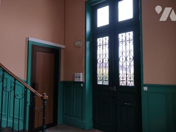 A VENDRE sur le commune de BAR SUR SEINE (Aube), Un appartement de type III en duplex, situé da...