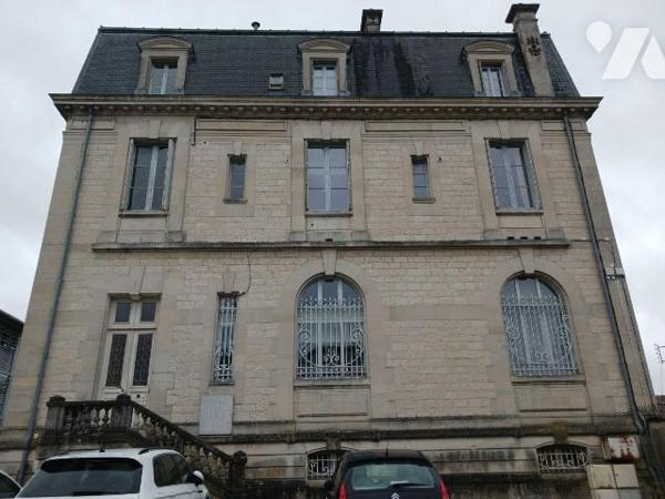 A VENDRE sur le commune de BAR SUR SEINE (Aube), Un appartement de type III en duplex, situé da...