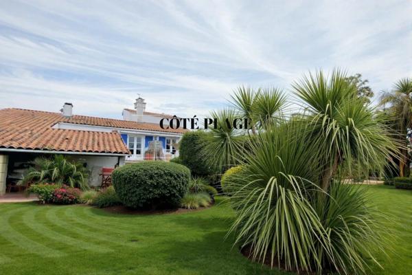 Vaux-sur-Mer (17640) BELLE MAISON D'ARCHITECTE - PROCHE COMMERCES & PLAGE DE NAUZAN au prix de 627 000 € HAI